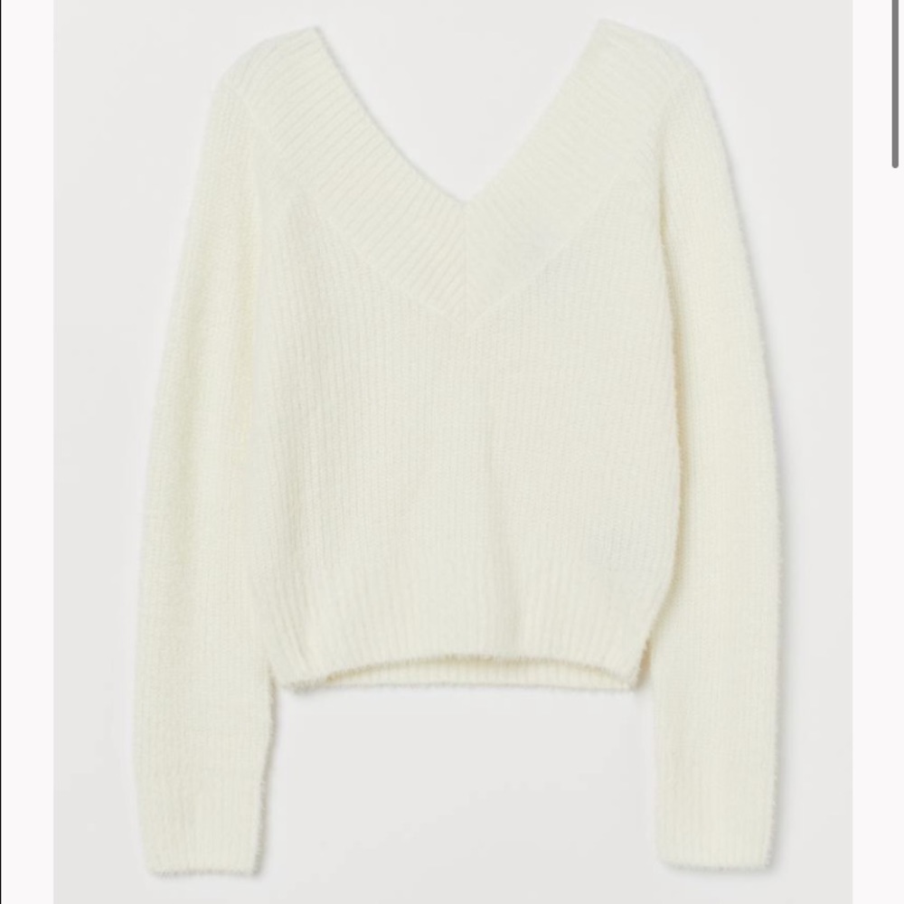 ‼️⚠️MOVING SALE‼️⚠️ Fluffy H&M sweater in white/Ivory